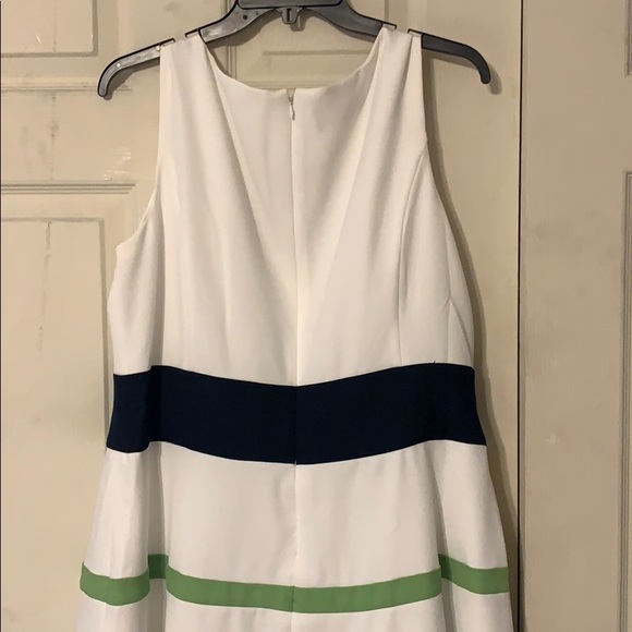 Women’s Dress - Picture 4 of 4